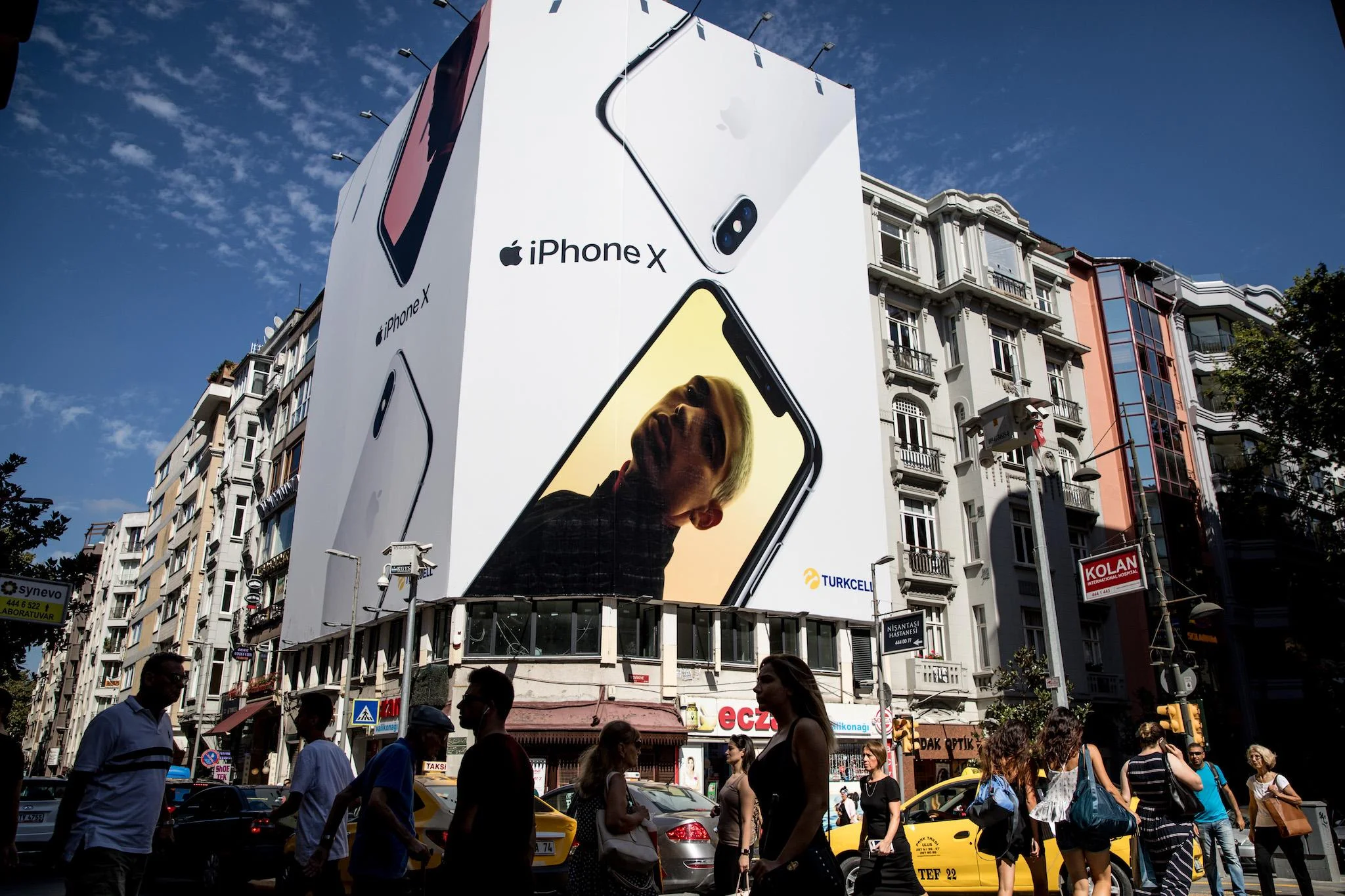 apple iphone ad - brand awareness