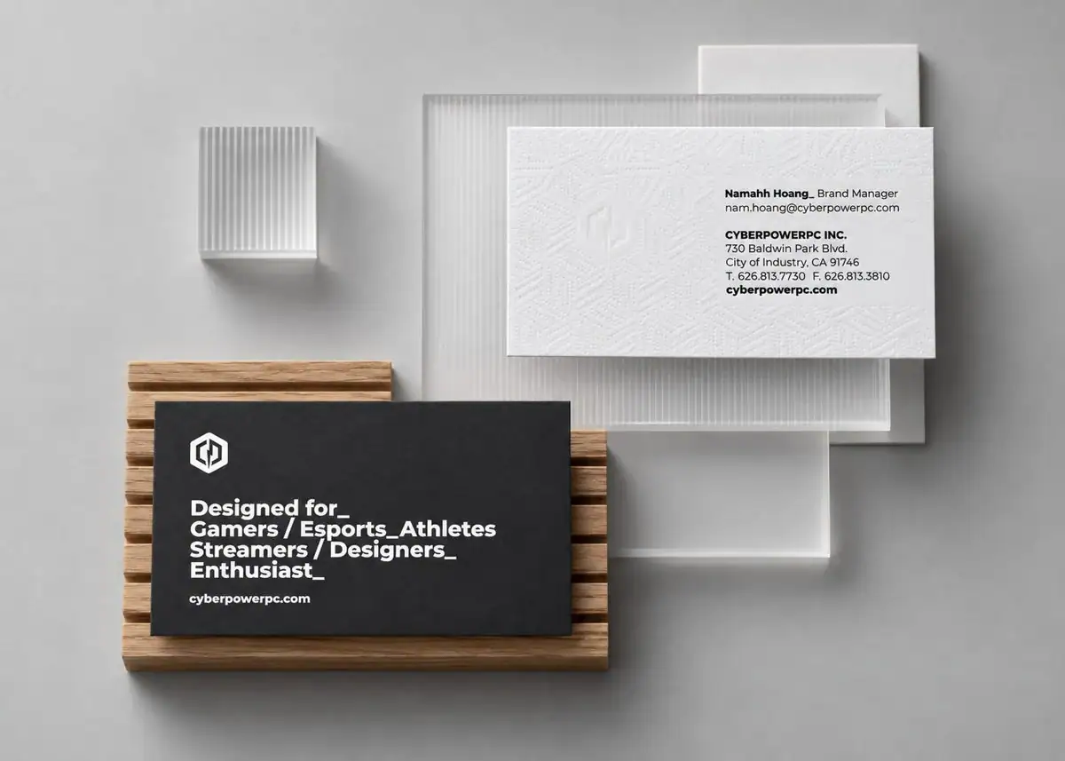 Presentation of the white patterned business-card face and dark reverse.